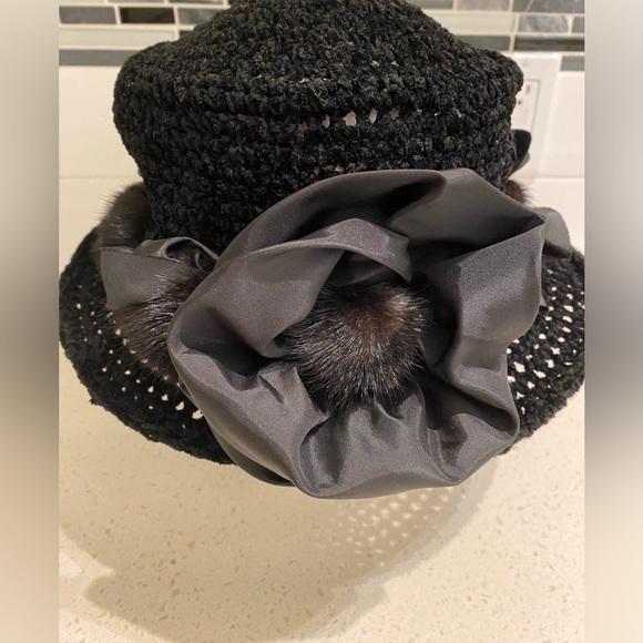 Crochet brimmed Hat - Picture 3 of 4